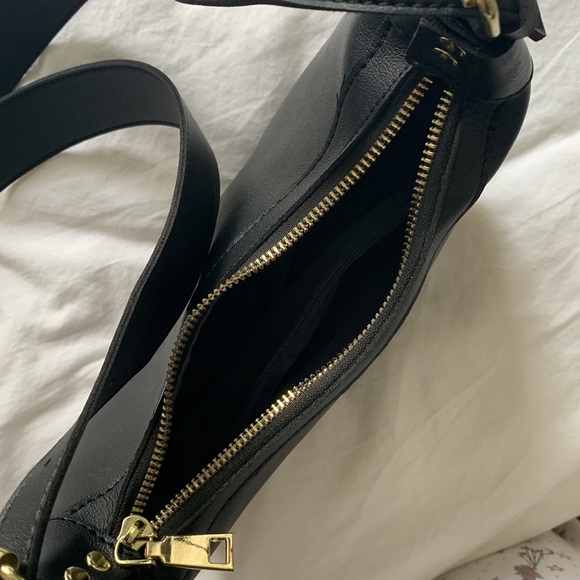 Small crossbody/shoulder bag in black - Picture 3 of 3